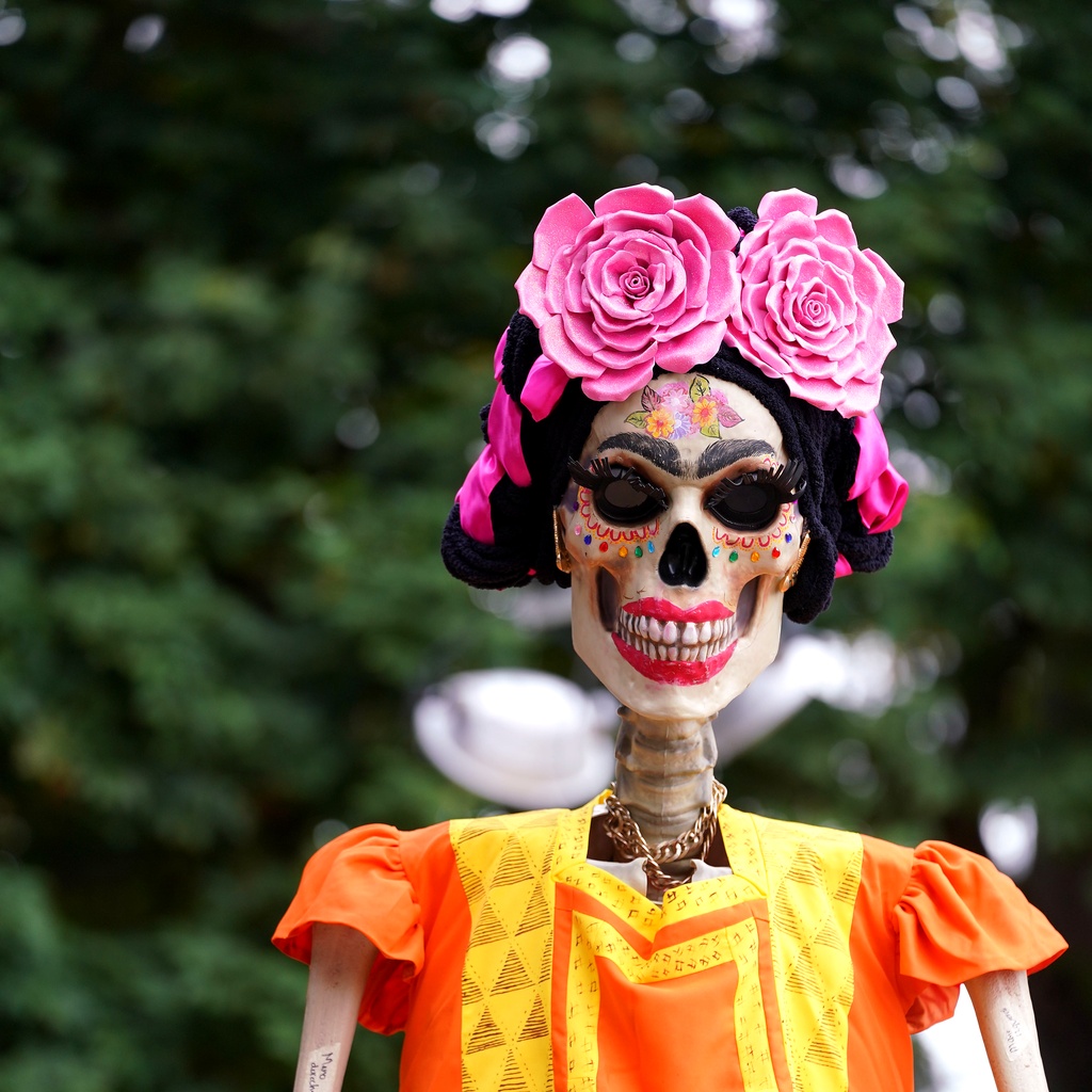 Día de los Muertos: La Catrina with Dual Rose Crowns & Marigold Regalia